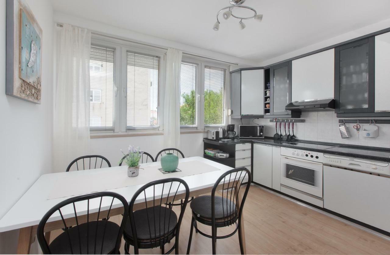 Apartment Gabriella Макарска Экстерьер фото